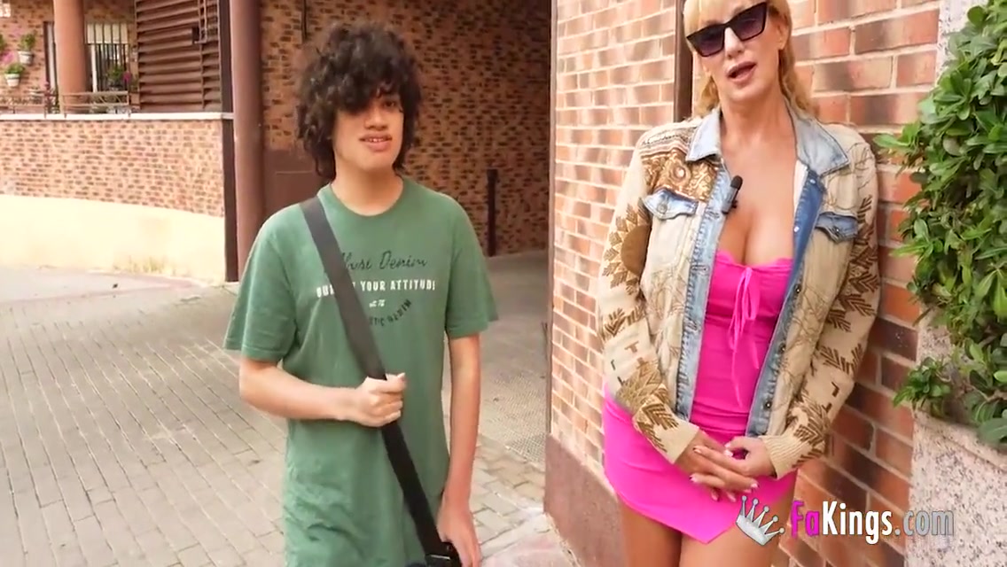 Victoria Vera - Dude Loses Her Virginity To Supermilf 3 Min