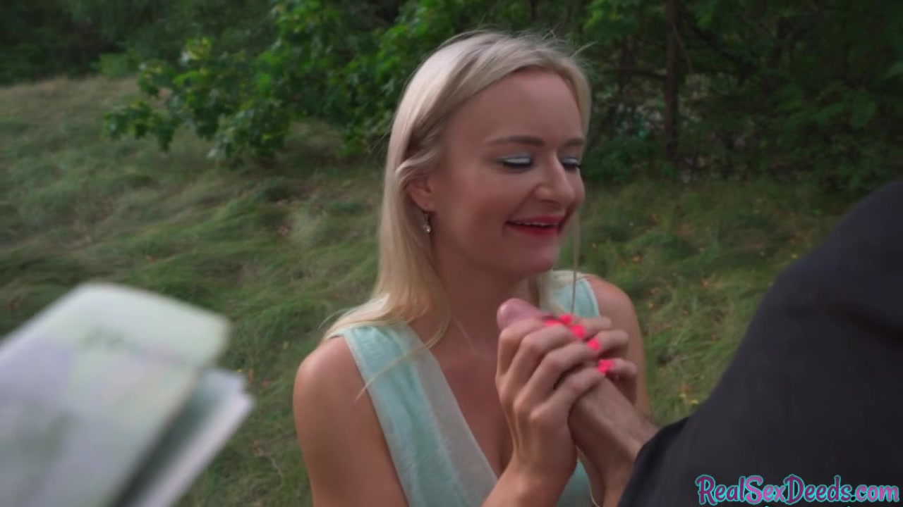 Busty european babe publicly cockrides after blowjob in park
