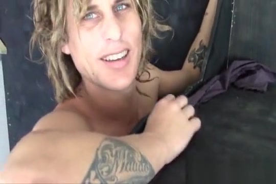 Guy cums twice at gloryhole