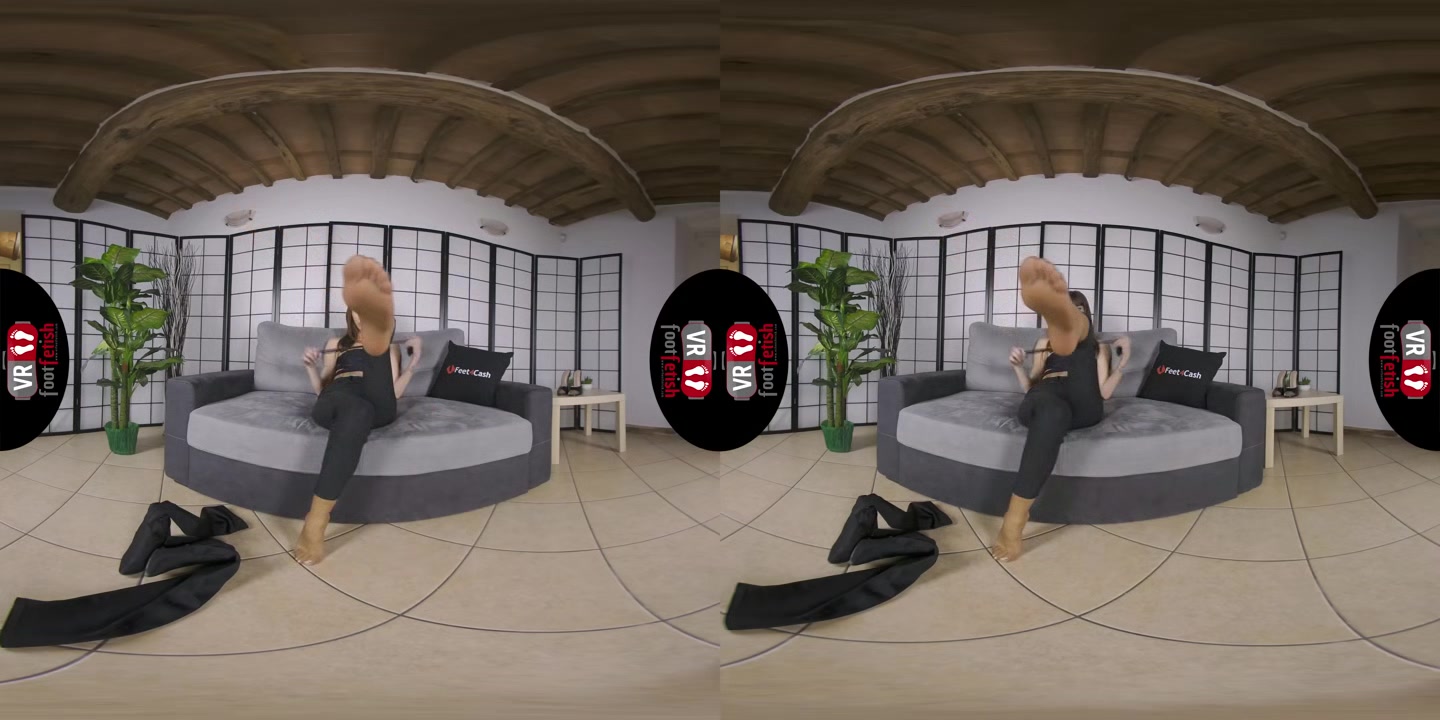 Super Attractive Brunette Teen Reine Vixen Showing Off Her Beautiful And Clean Feet In Vr Action - VRFootFetish