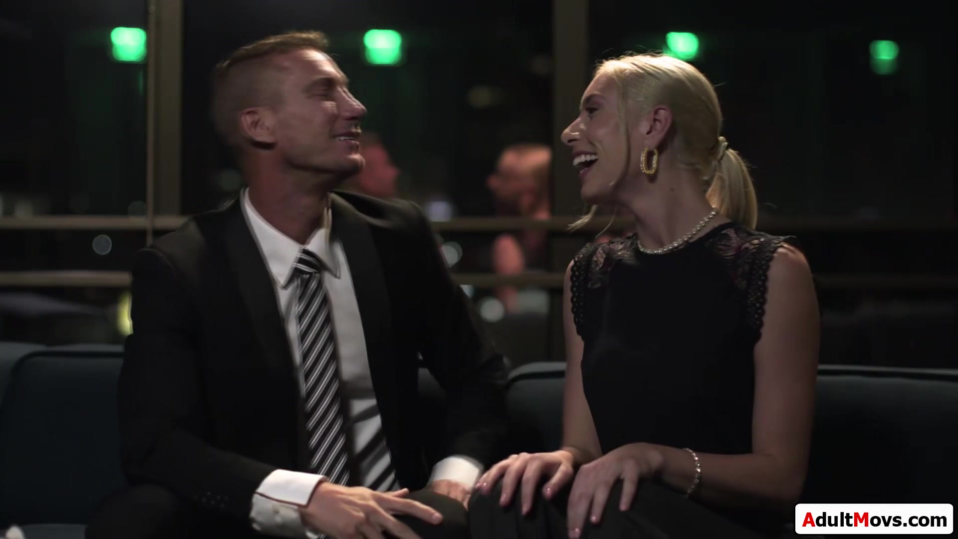 Boss cheats with younger blonde intern and licks her pussy