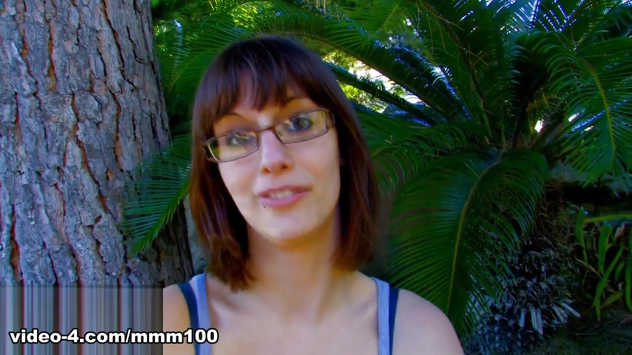 Lola Vinci in Video Interview Porno With Lola Vinci - MMM100