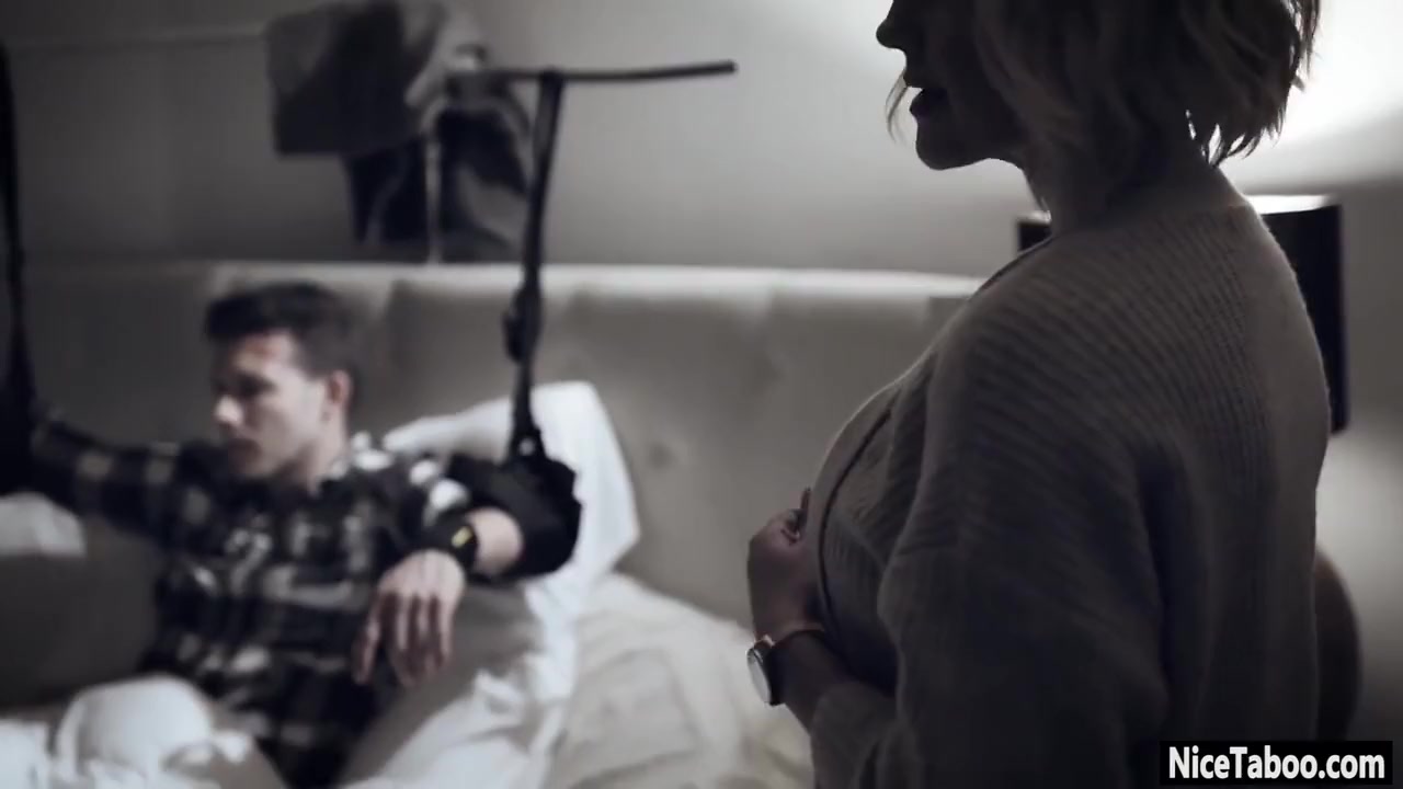Busty Stepmom Helped Injured Stepson And She Pleased Hi