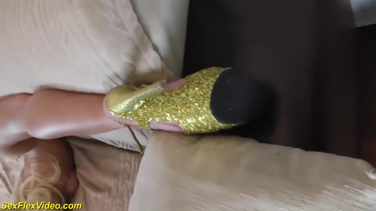 Extreme Long Flexible Leg Spreading - Rikki Lee