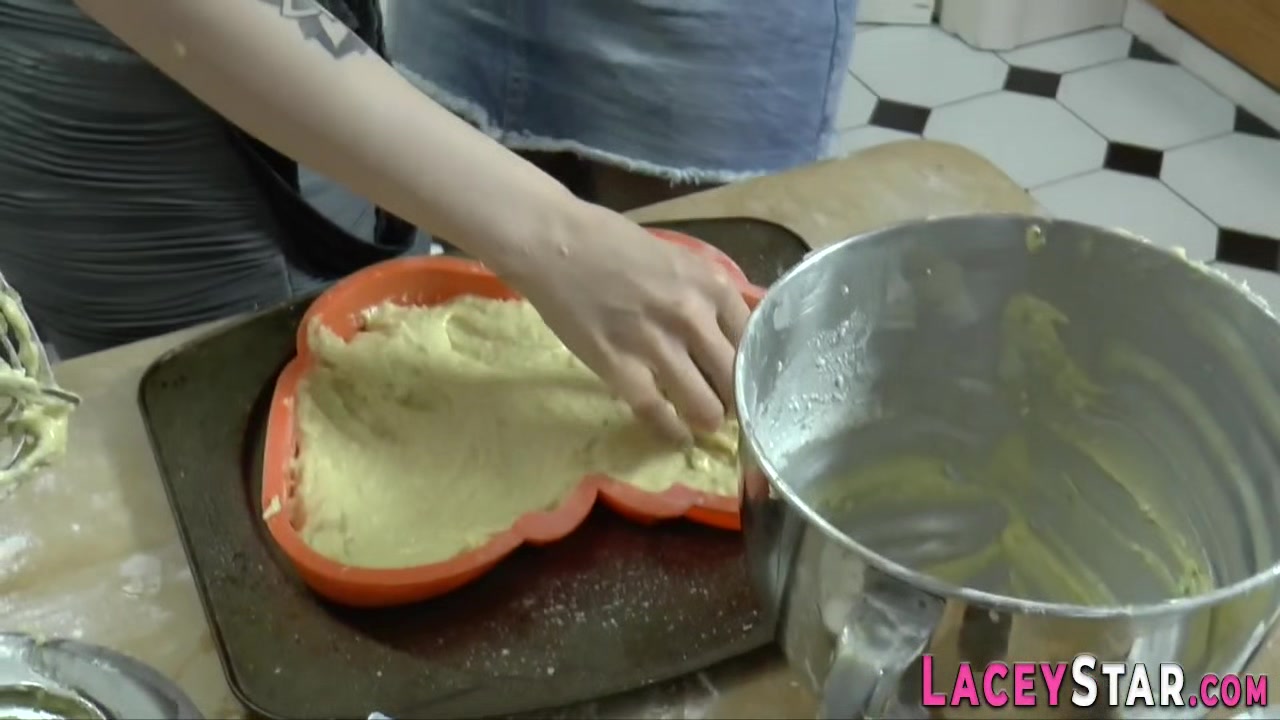 Kinky lesbian gets licked by grandma