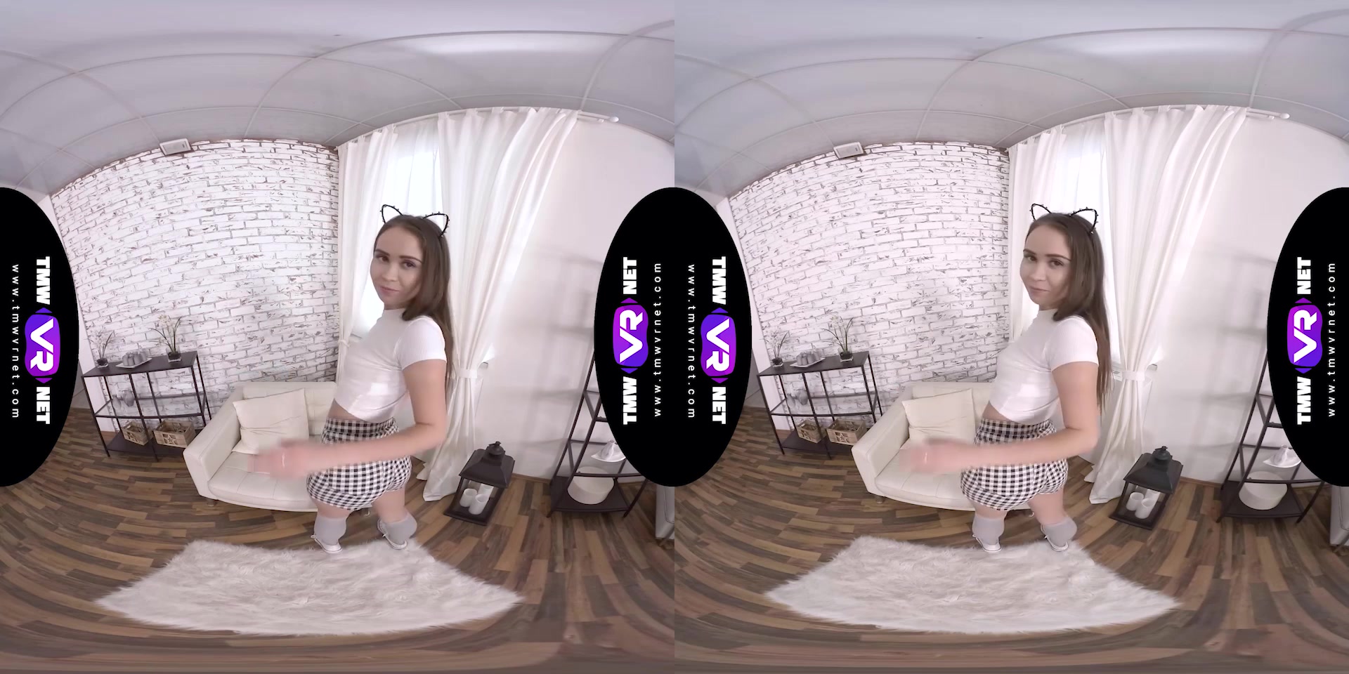Cat ears on head, fingers on clit - TmwVRnet