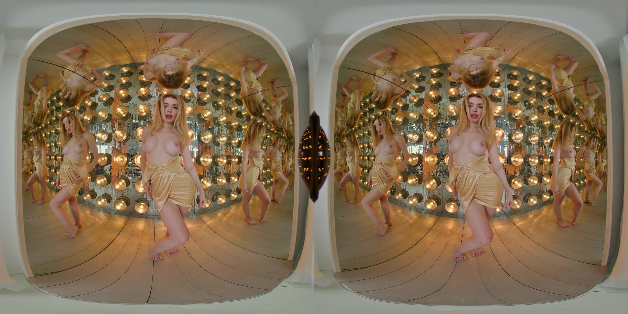 Julia In The Mirror Cube