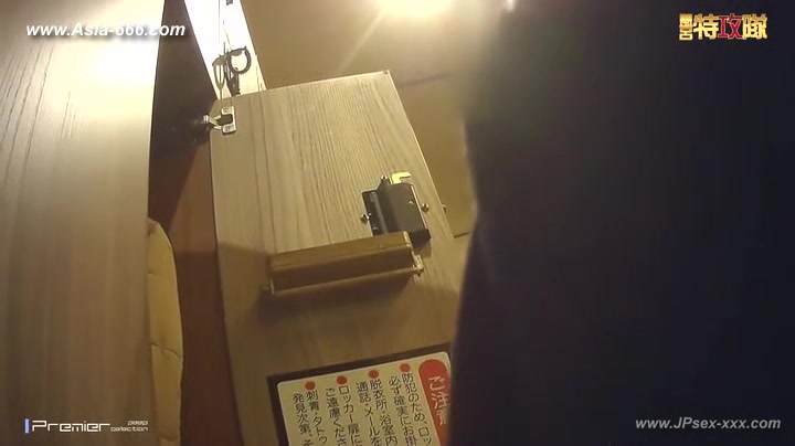 japanese public bathroom changeroom.9