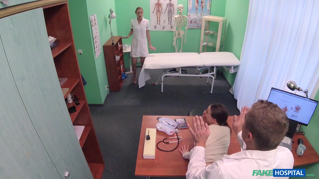 Doctor gets sexy patients pussy wet - FakeHospital