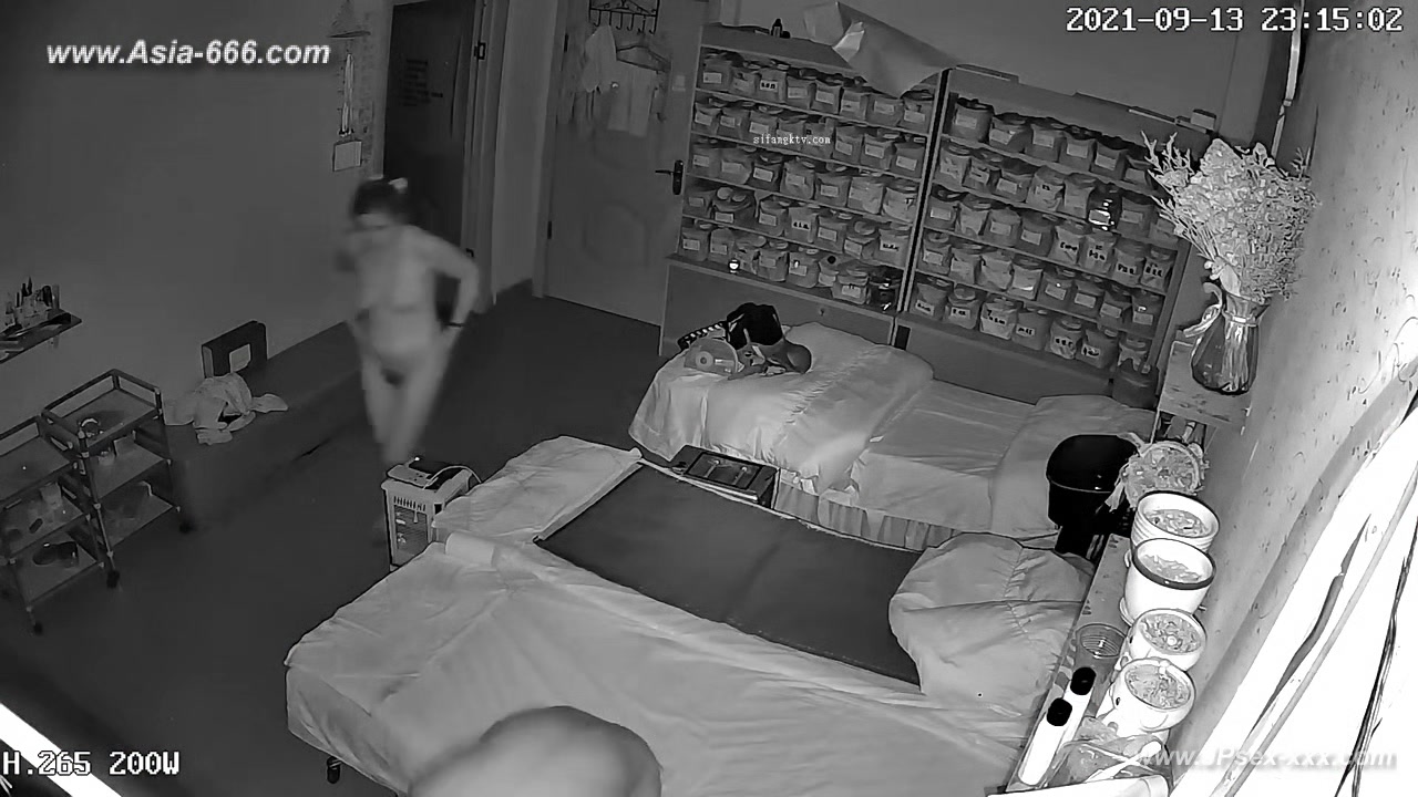 Hackers use the camera to remote monitoring of a lover's home life.595
