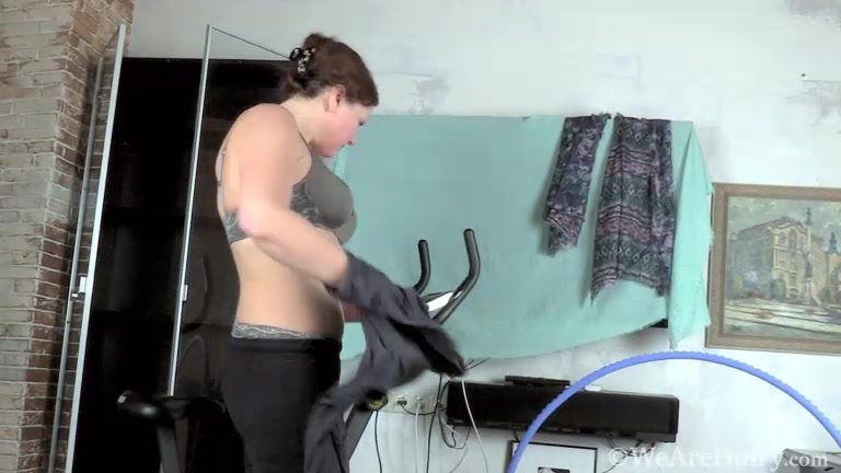 Ranunculus enjoys her workout and masturbating