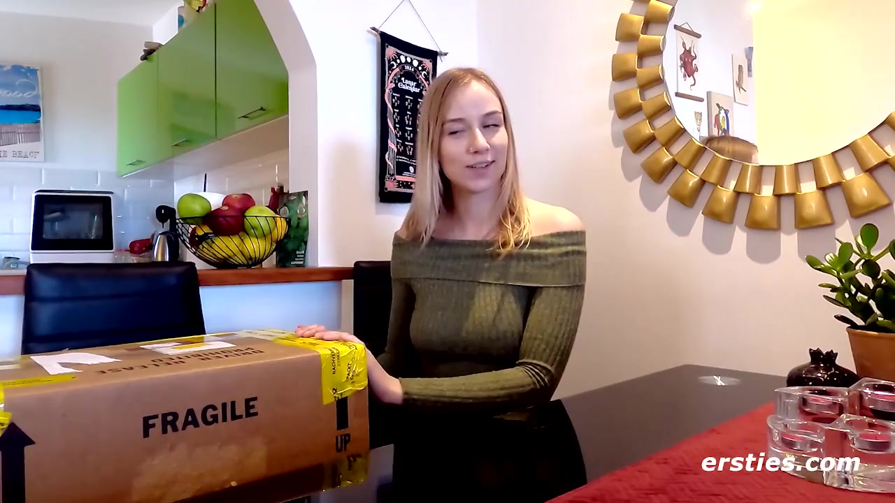 Sirena Reitet Auf Ihrem Neuen Sybian Zum Hohepunkt