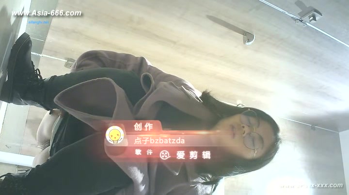 chinese girls go to toilet.***