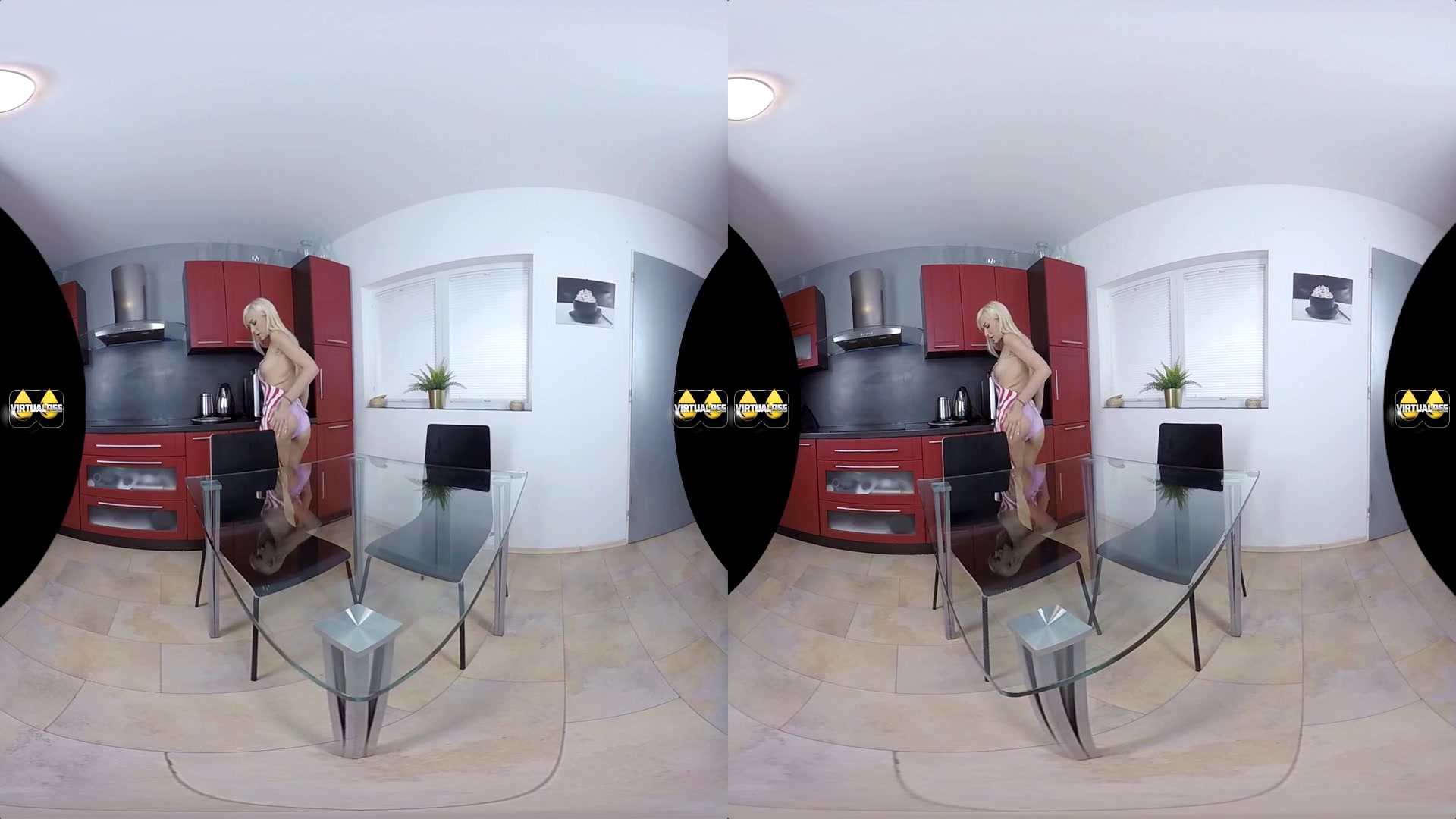Lola Jones in Kitchen Pissing - VirtualPee