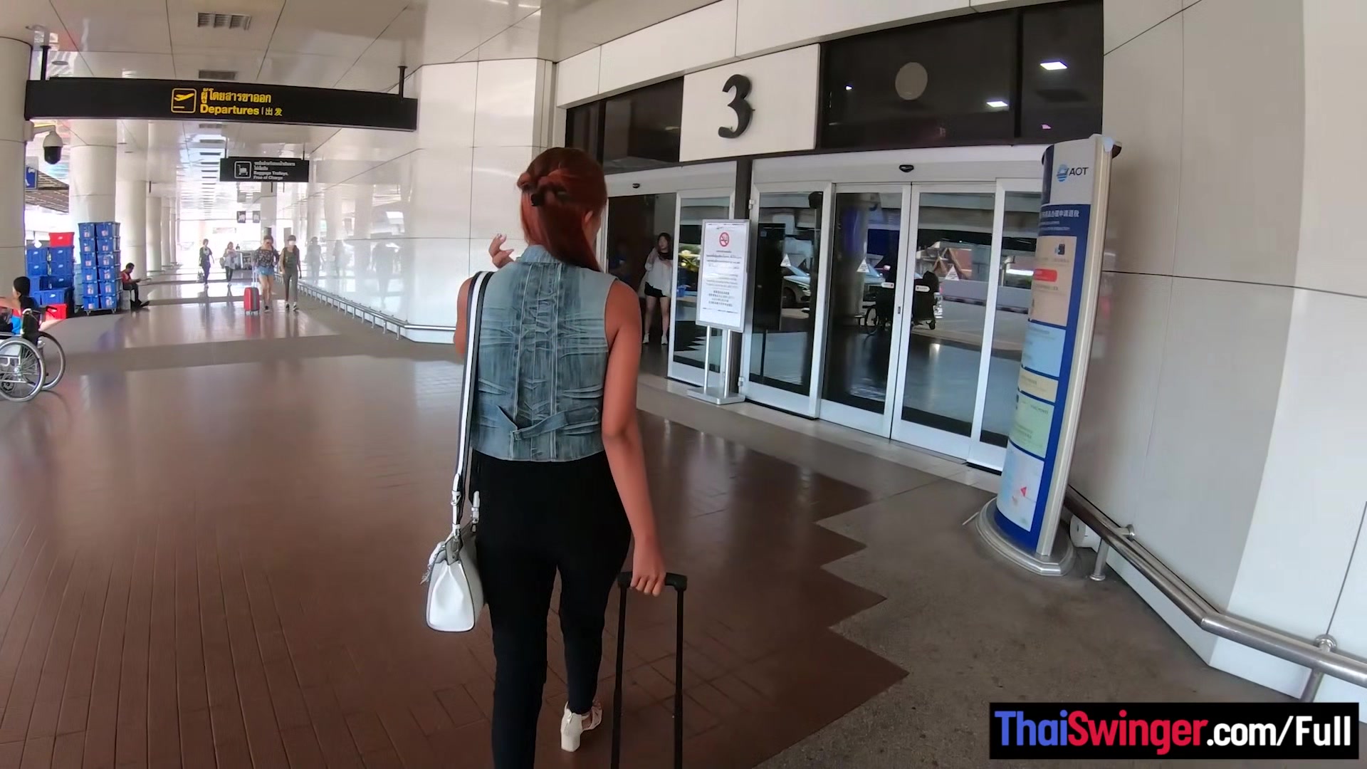 Amateur couple travels to the Filippines and film their journey and the sex