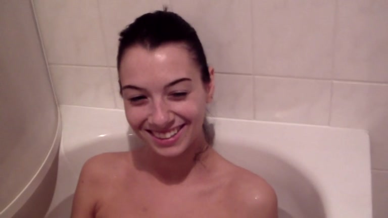 Sexy muff penetration in baths