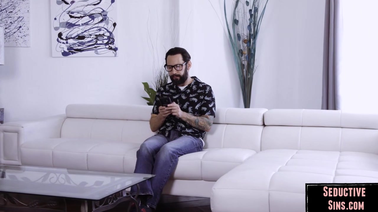 Milf blowing gamer guy before doggystyle sex