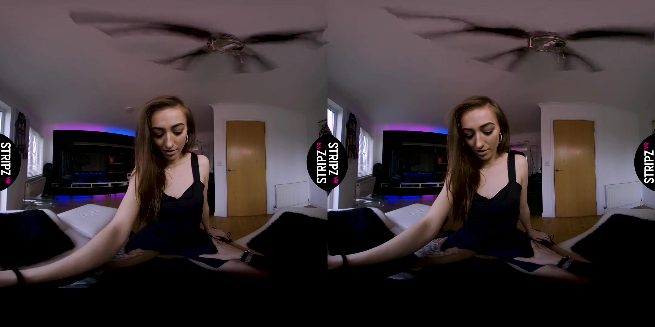 Stripz For Tips! - SexLikeReal