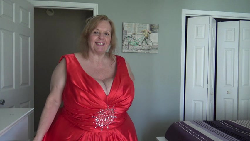 Suzie 44K Busty Milf Fantasies