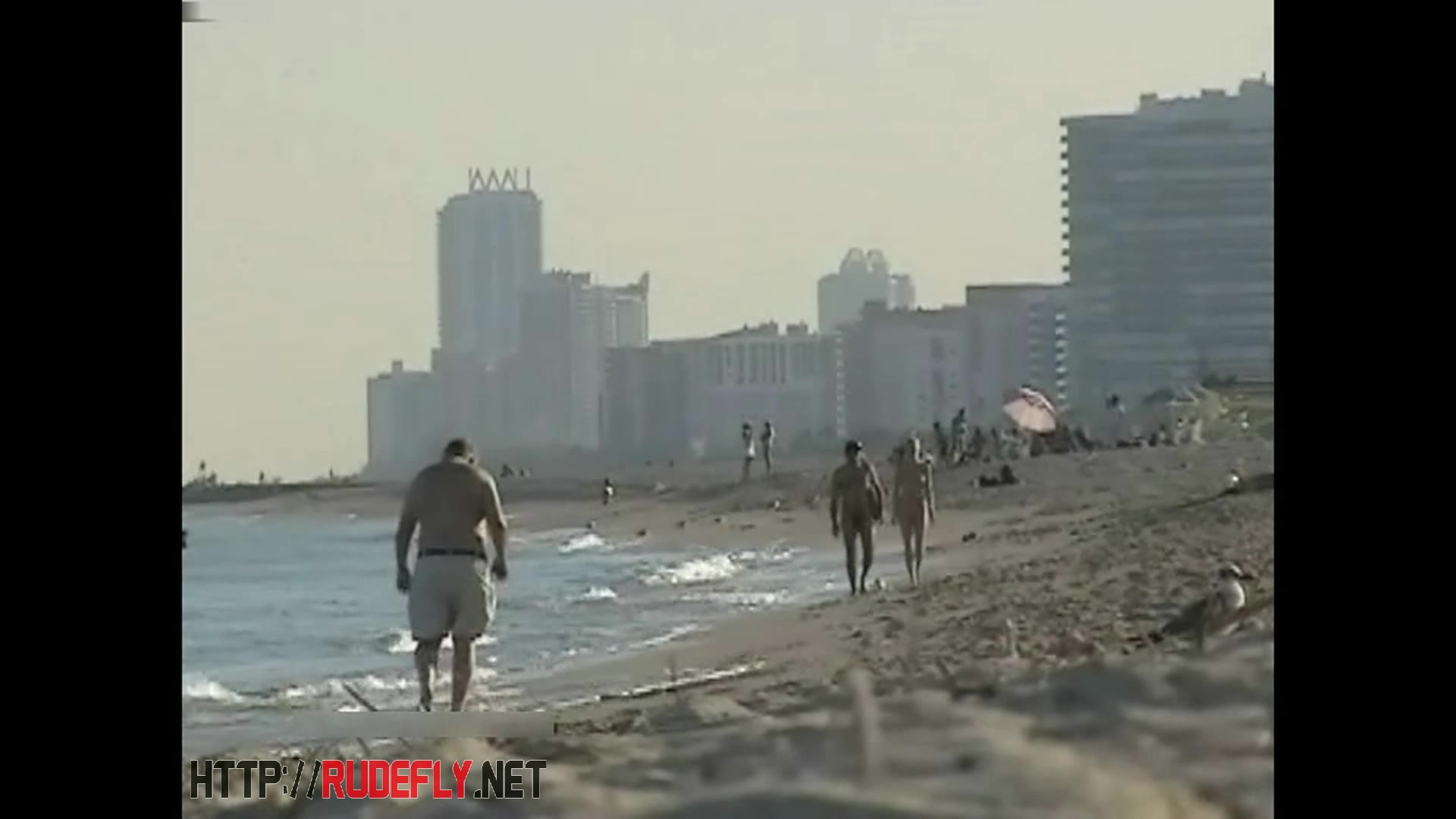 Peeping at a hot nudist couple on the beach