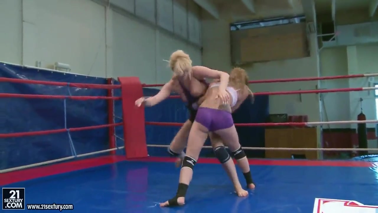Aleska Diamond and Celine Doll are fighting in arena