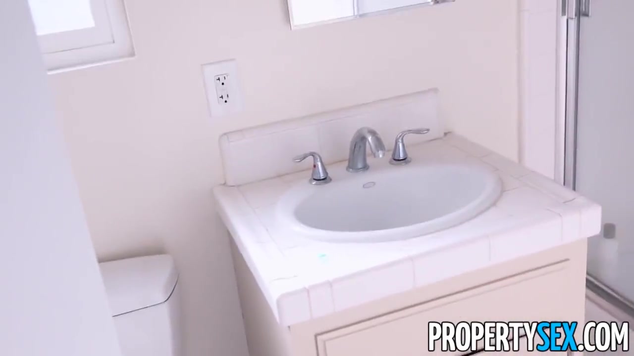 PropertySex Real estate agent sucks at her job