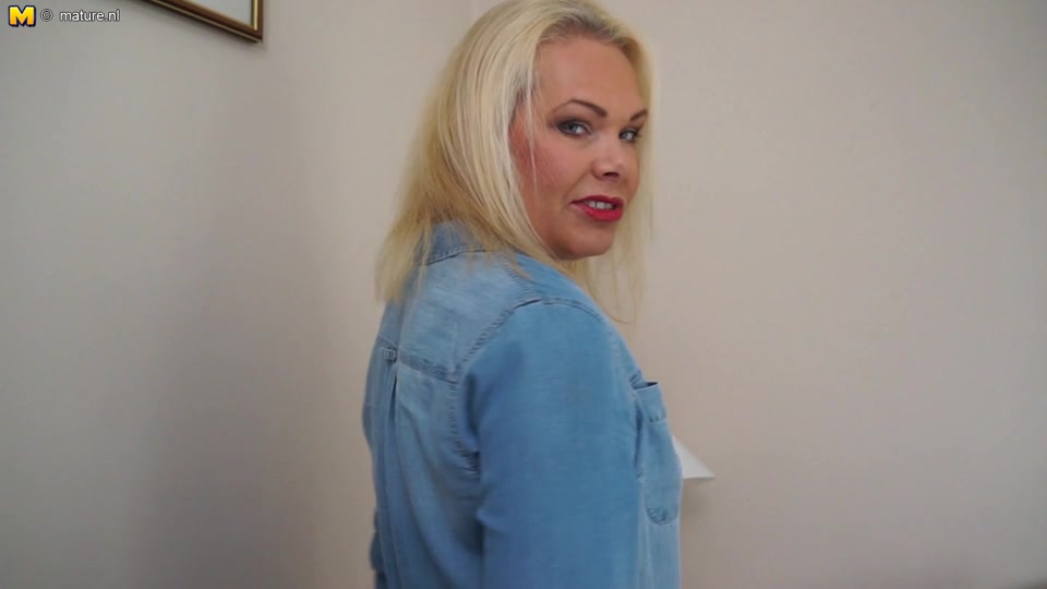 Horny British Housewife Getting Wet And Wild - MatureNL