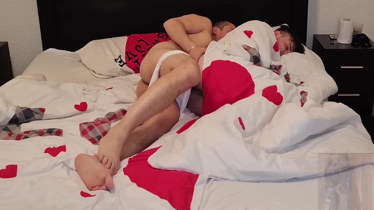 Gay Porn In A Surprising Hot Bareback Fuck In The Morning