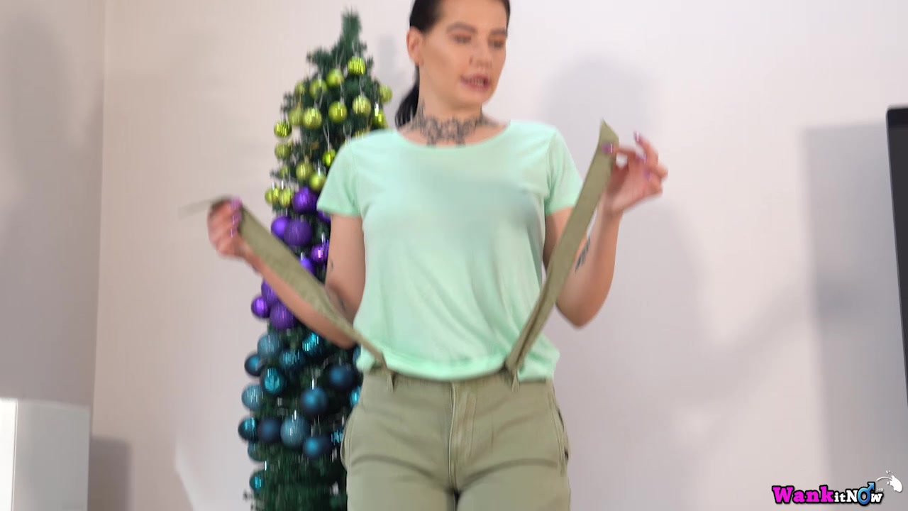 Keeley - Christmas CUMS Early - Sexy Videos - WankitNow