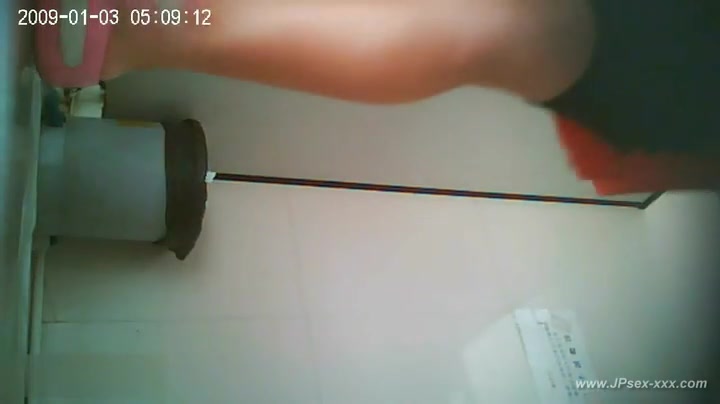 chinese girl go to toilet.21