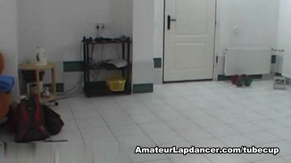 Spontaneous lapdance by sexy czech model