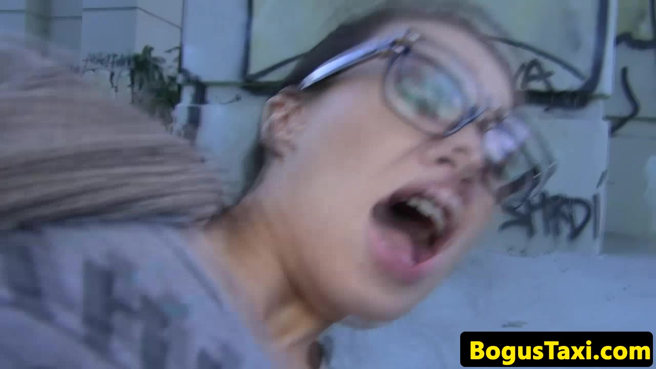 French spex babe cumsprayed by taxi driver