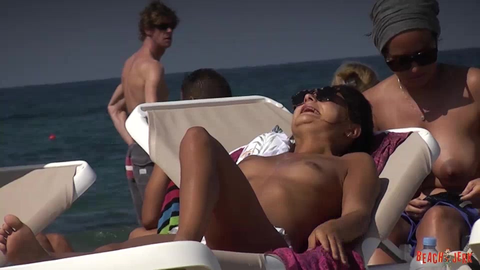 Boobs and sunbeds 05 - BeachJerk