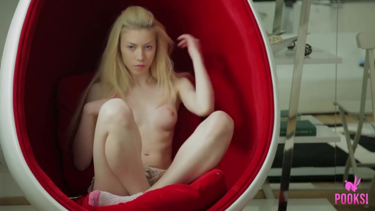 Pretty Liz Gets Some Playing With Hot Action On Huge Dildo Big One