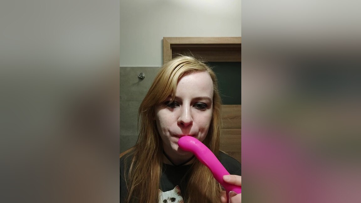 Saliva And Mouth Play - Kinky Amy