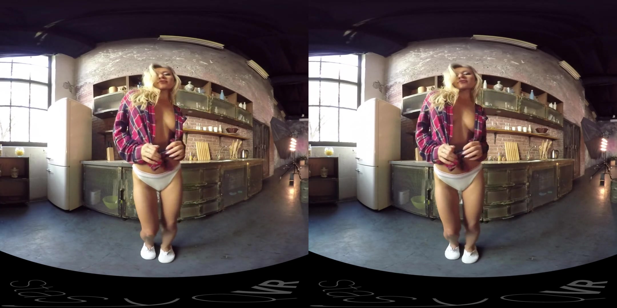 Blonde Strips For Breakfast - StasyQVR