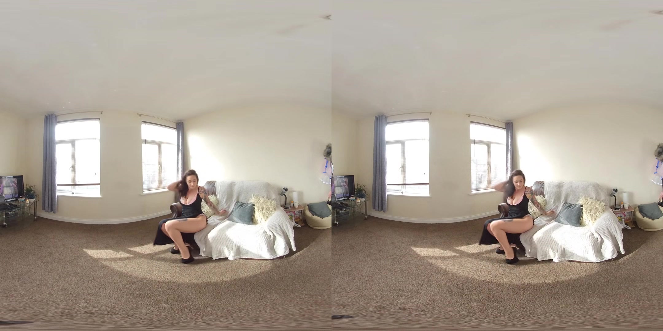 Roxy Love, British Alt Model Enjoys A Daytime Strip