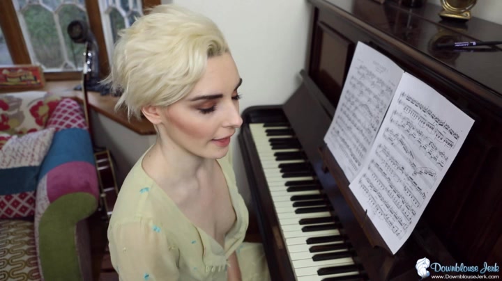 Melody Wilde in Pianist Tits - DownblouseJerk