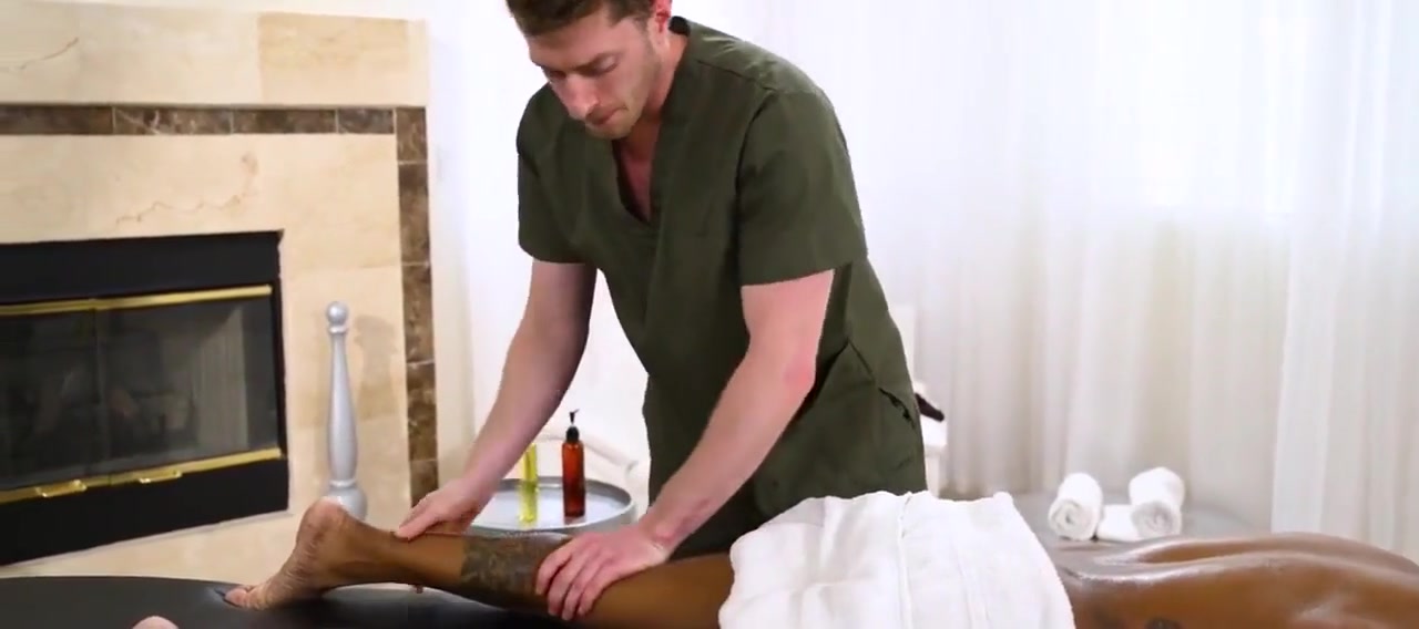 Jake Klerin And Jake Waters - Comes In For A Gay Massage Session 7 Min