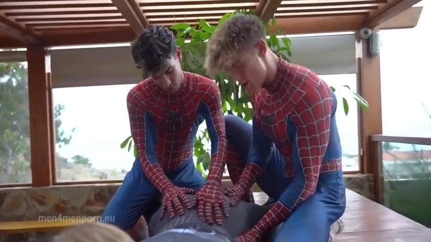 Rubax Video - 3 Spidermen Shooting Their Spideywebs !