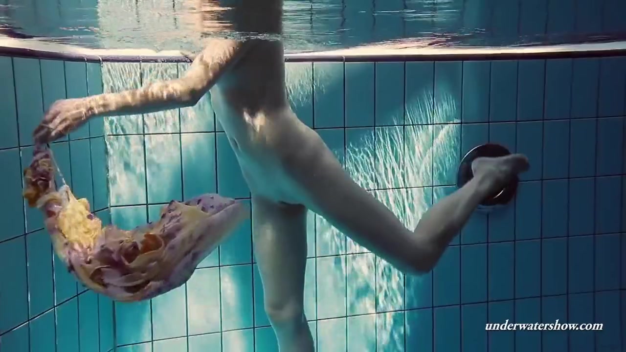Russian Petite Skinny Beauty Lera Underwater