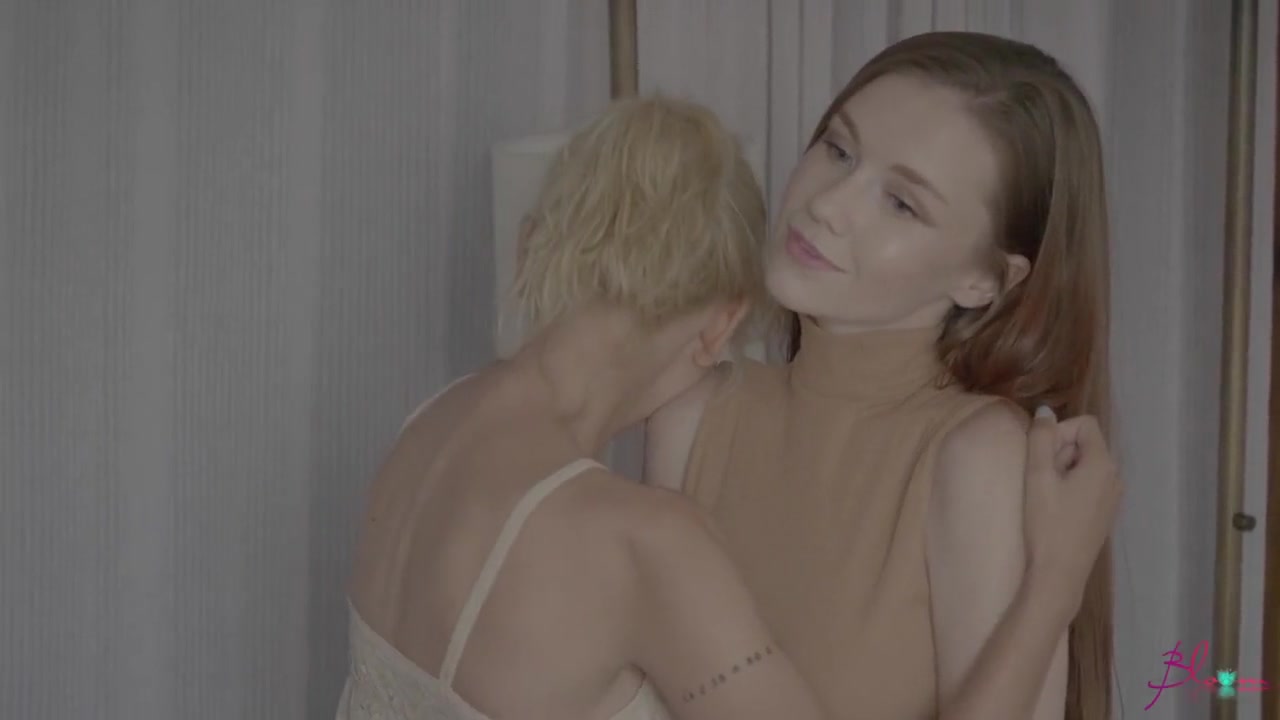 Lesbians Erotic Kissing
