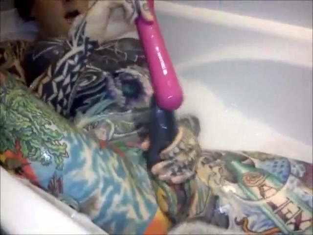 Hermaphrodite Tub Vibrator fun