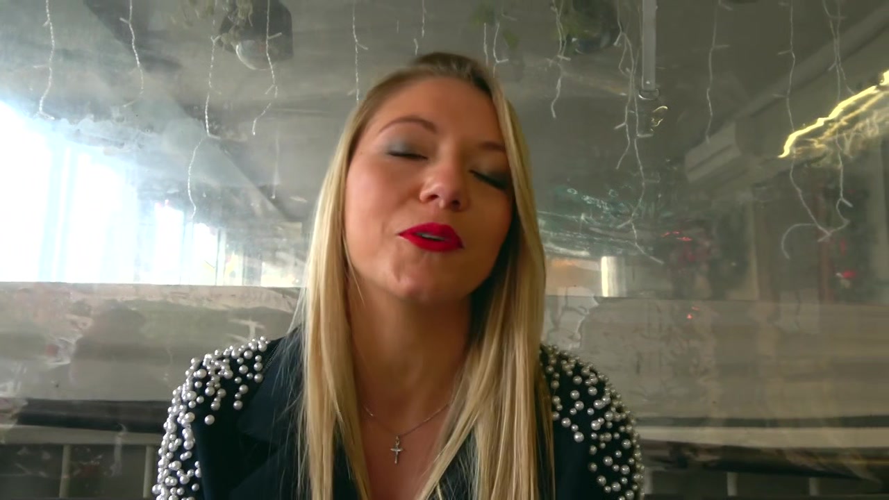 Savannah Bond's Stormy Consultation - Jacquie et Michel TV