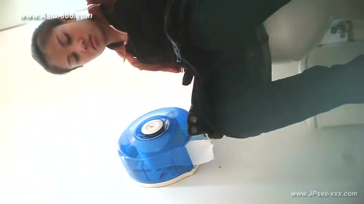 peeping thai girls go to toilet.5