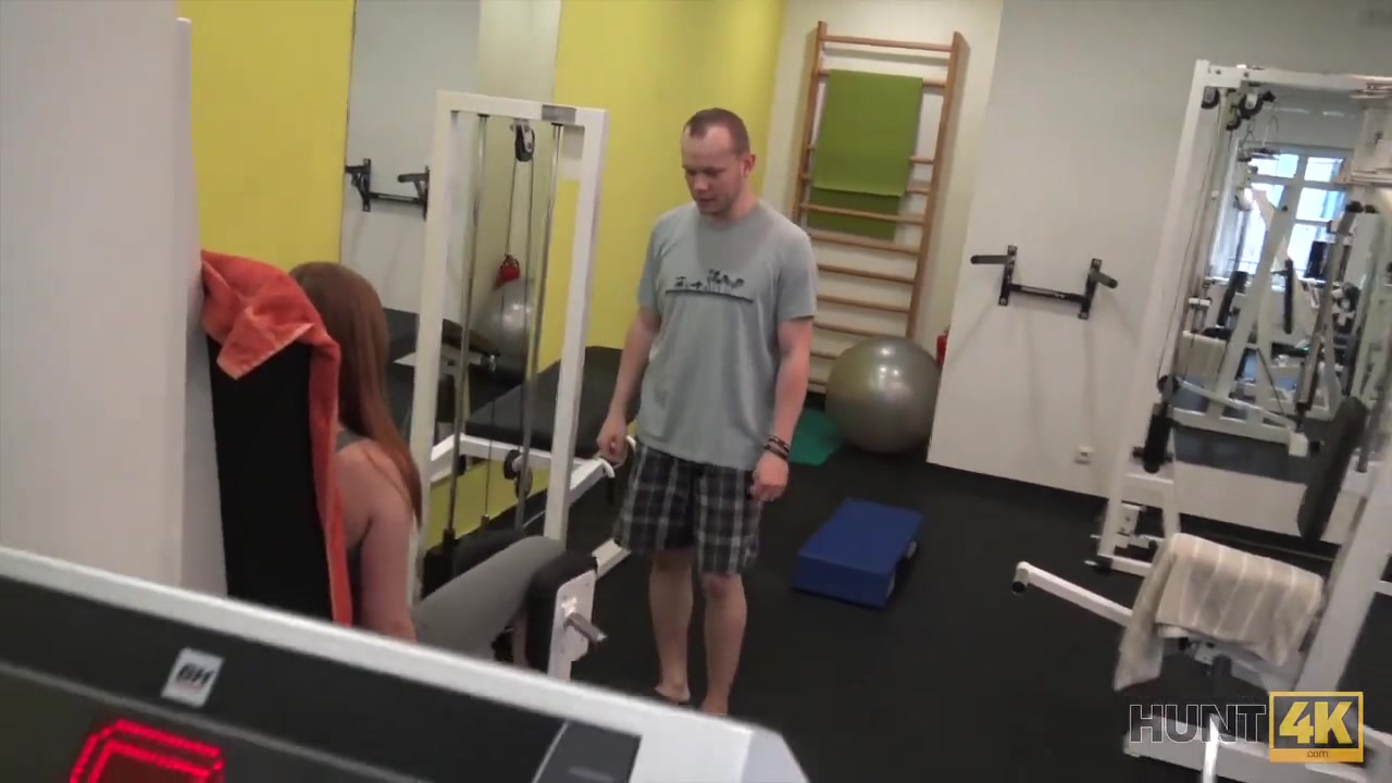 HUNT4K. Man for money let stranger fuck his slutty girlfriend in gym