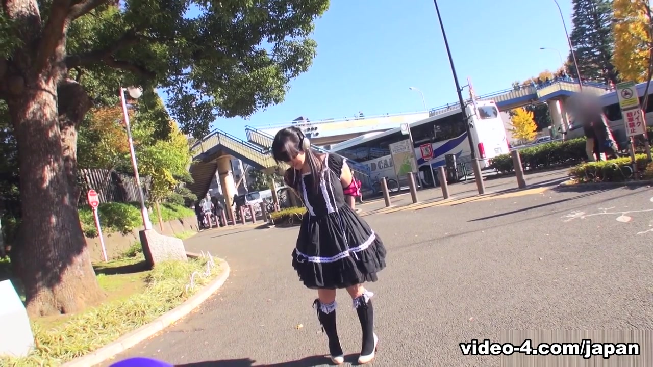 Newcomer Yui Kyouno has a fun day in the van giving handjobs to men - JapanHDV