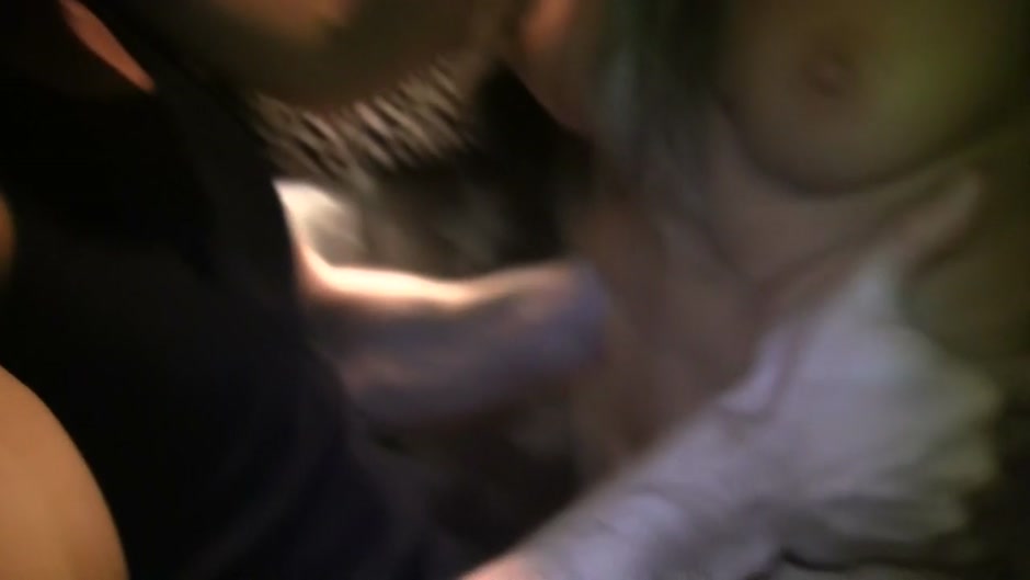 Risky public sex adventure with hot babe