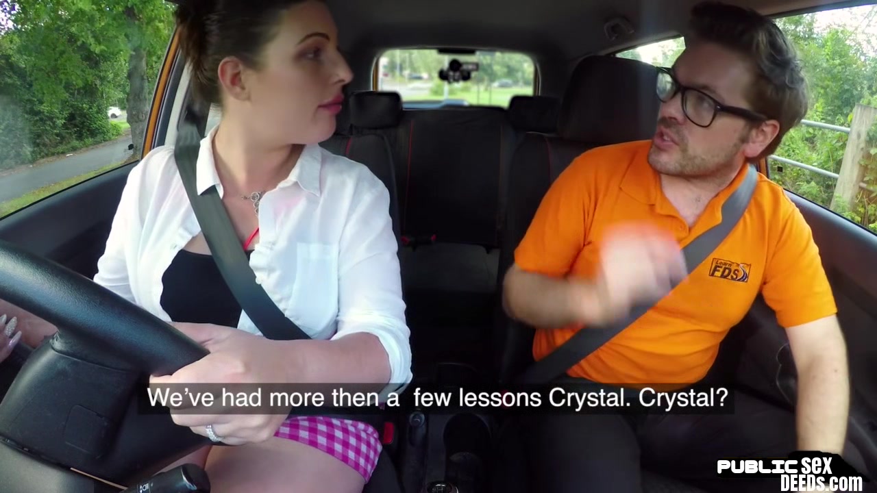 Car instructor fucks brunette BBW in wet pussy in car