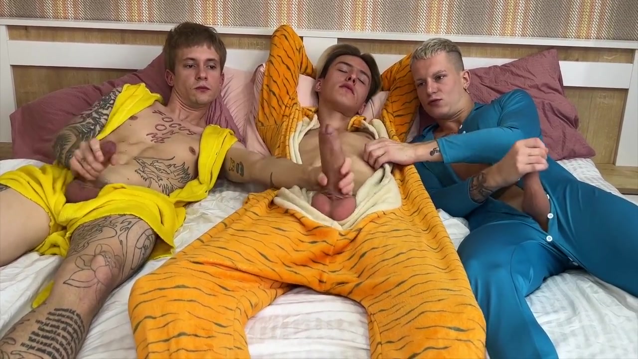 Gay Threesome - Cute Twinks Got So Horny During The Game That They Had To Fuck